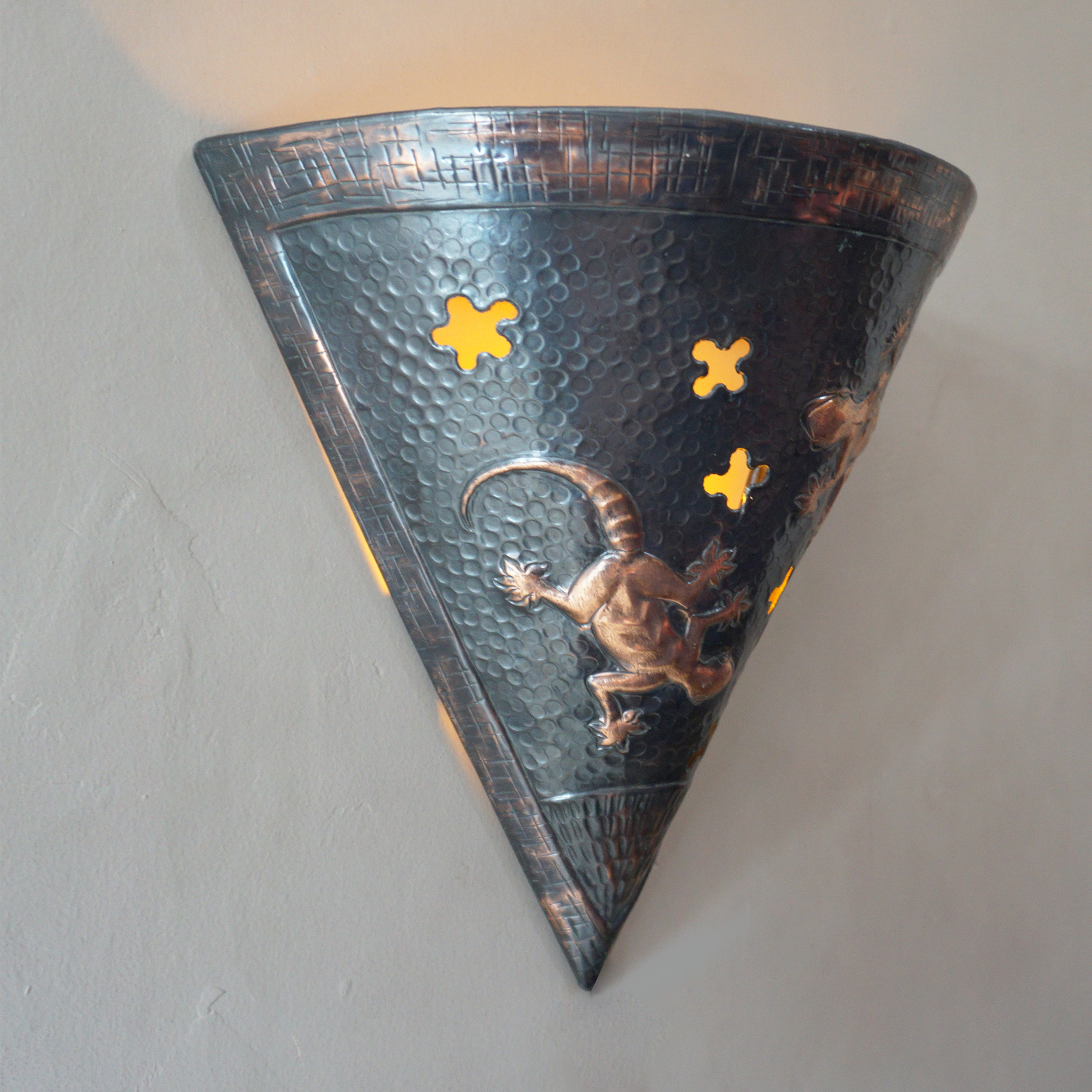 Lampu Dinding Tembaga Motif Kadal - Gambar 2