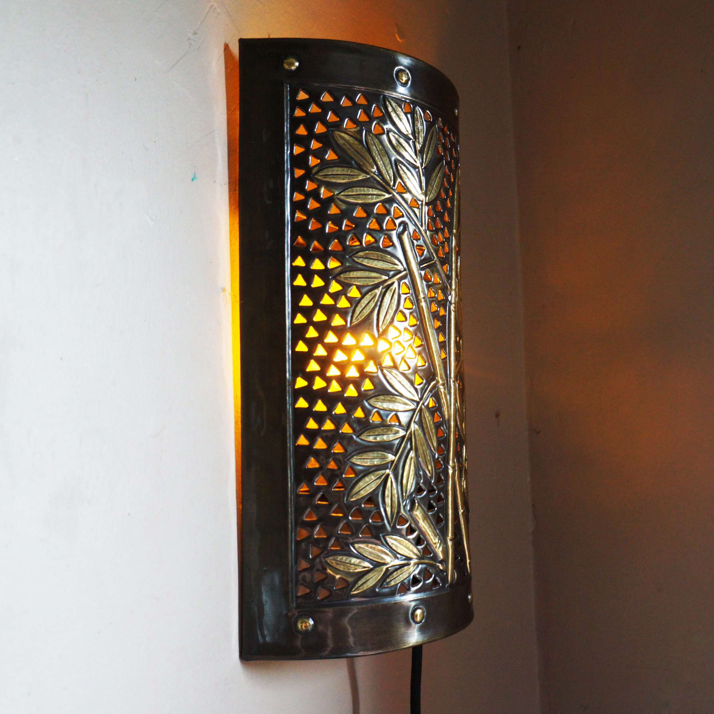 Lampu Dinding Kuningan Motif Bambu - Gambar 2